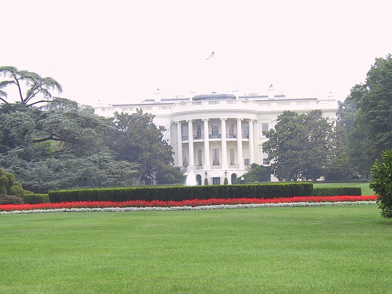 104-0476_IMG.JPG - White house