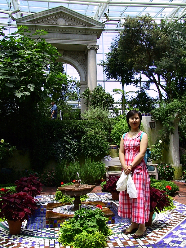 159_5919.JPG - s�e� �The Shoenberg Temperate House complements the Climatron, flanking the domed structure to the north.