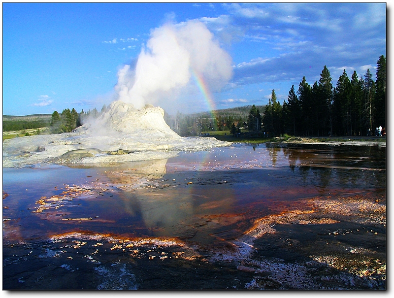 IMG_8792_neo2.JPG - Castle Geyser with beautiful rainbow and reflection