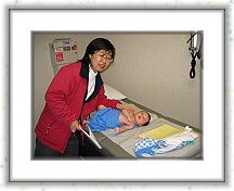 IMG_4170 * Mom is talking to the pediatrician while I am naked ;-) * Mom is talking to the pediatrician while I am naked ;-) * 1600 x 1200 * (805KB)